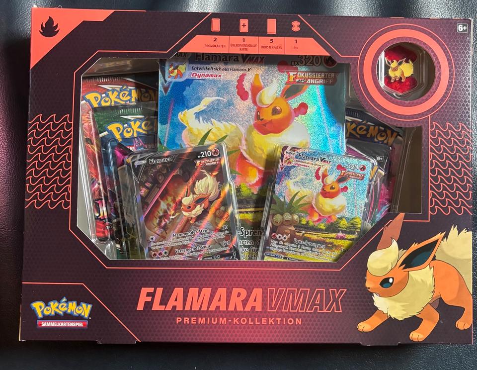 Pokemon – Flamara VMAX Premium Collection (Deutsch) - Differenzbesteuerung nach § 25a UStG